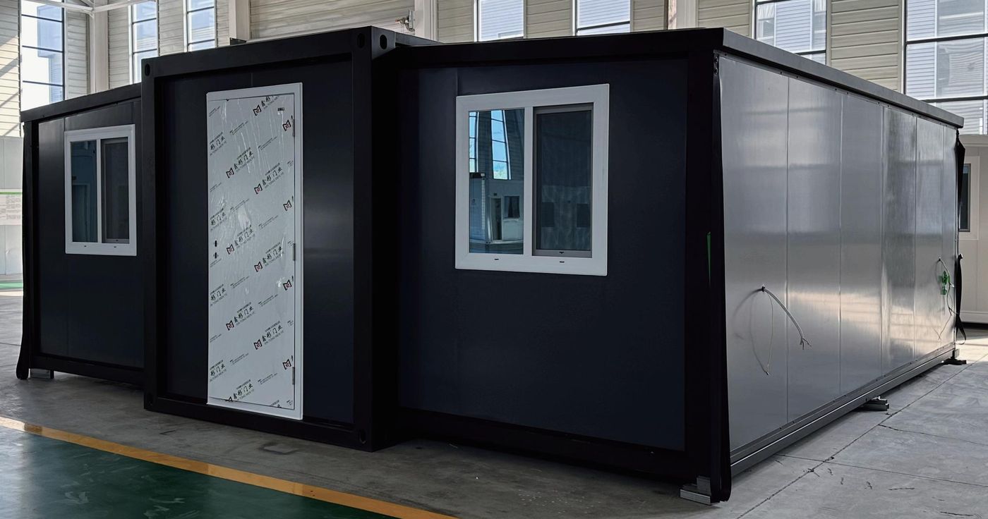 20ft double-wing unit with charcoal frame and silver wings
