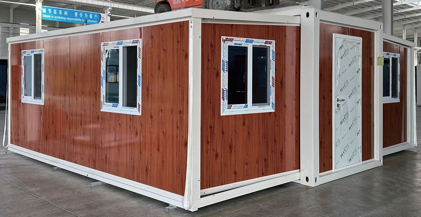 20ft double-wing expandable box house with wood-grain siding at NJRUI factory